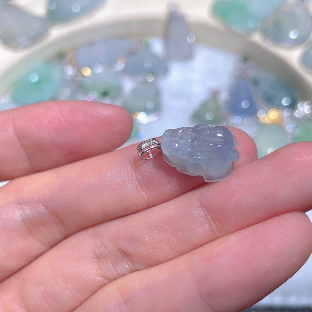 翡翠颈饰18K金镶嵌翡翠