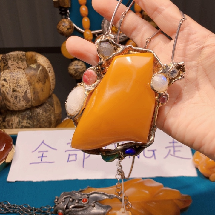 琥珀颈饰未镶嵌波兰设计款琥珀蜜蜡