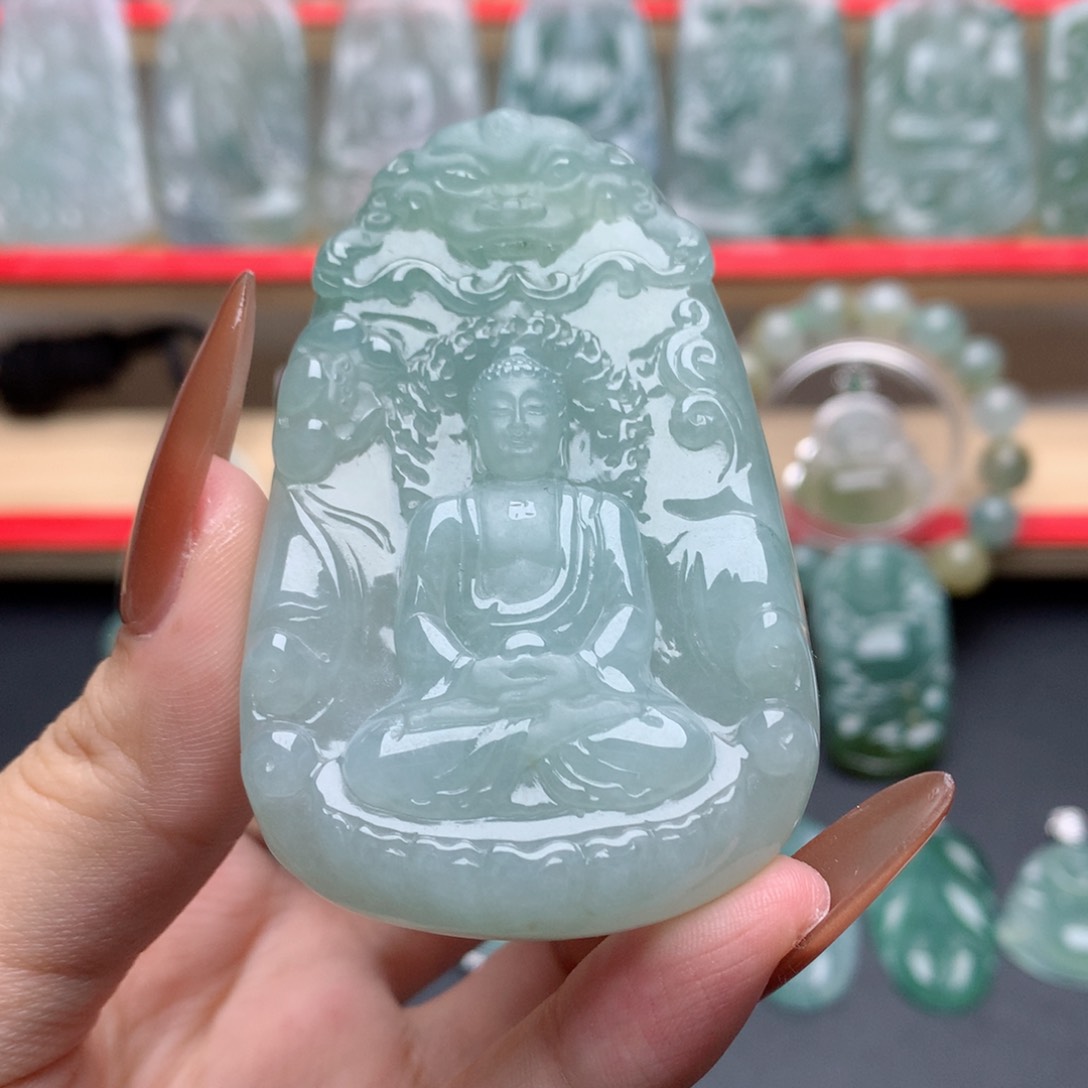 翡翠未镶嵌颈饰大日如来