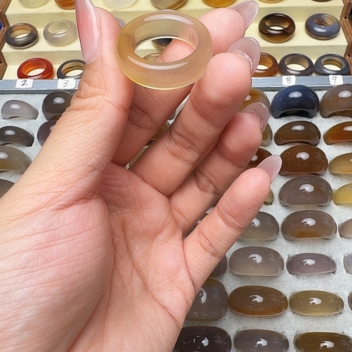 知***之玛瑙/玉髓未镶嵌戒指