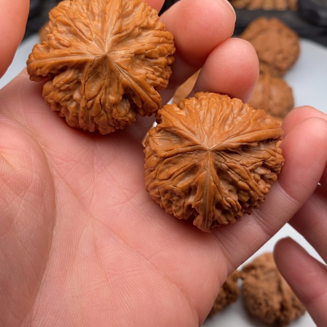 文玩核桃把件40左右