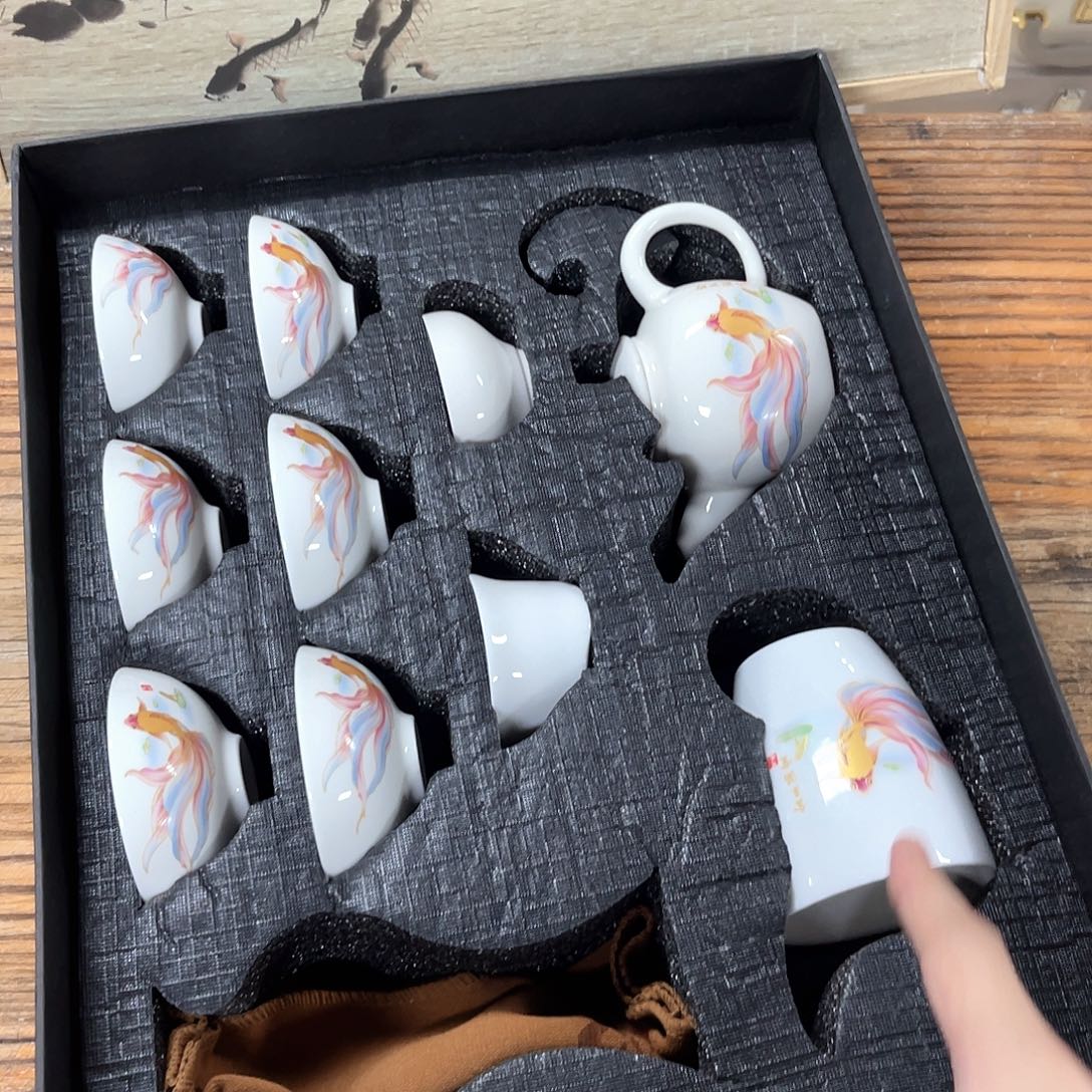 孤品茶具套装等。        