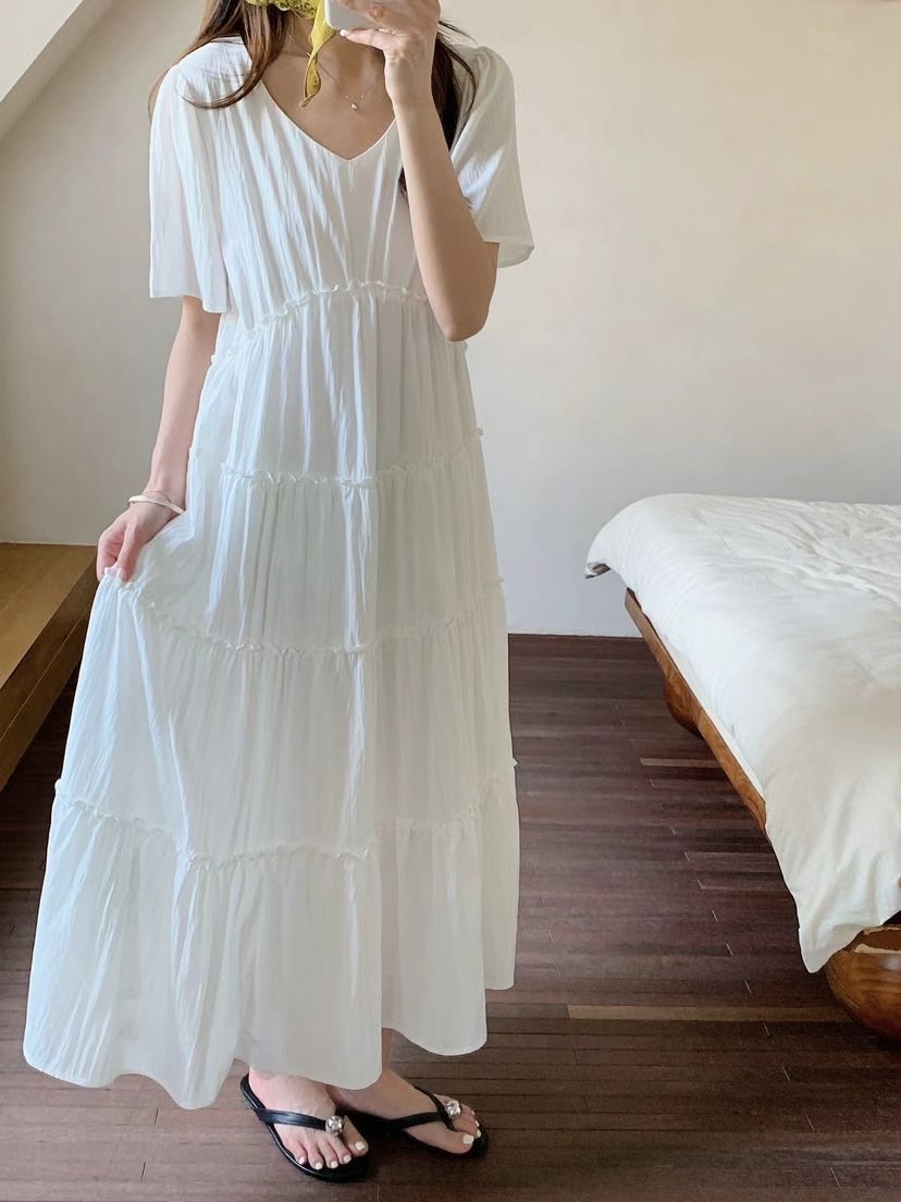 仓美美女装-V领蛋糕裙设计款连衣裙