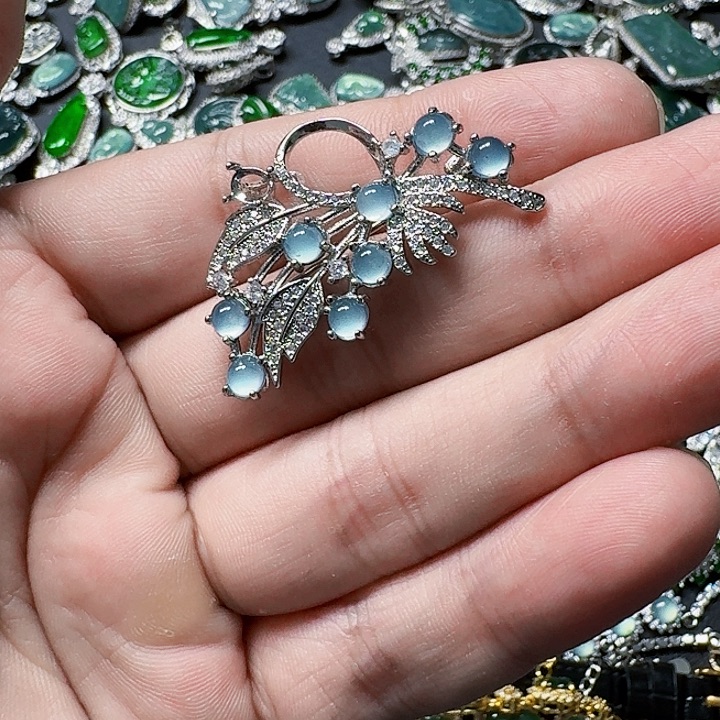 翡翠颈饰未镶嵌天然A货翡翠放漏