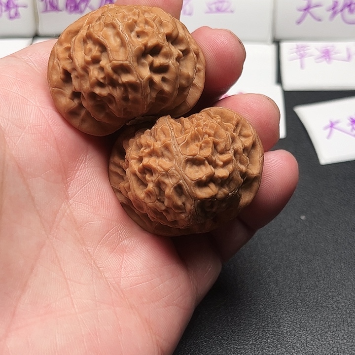 即***晓文玩核桃吊坠全品宫灯