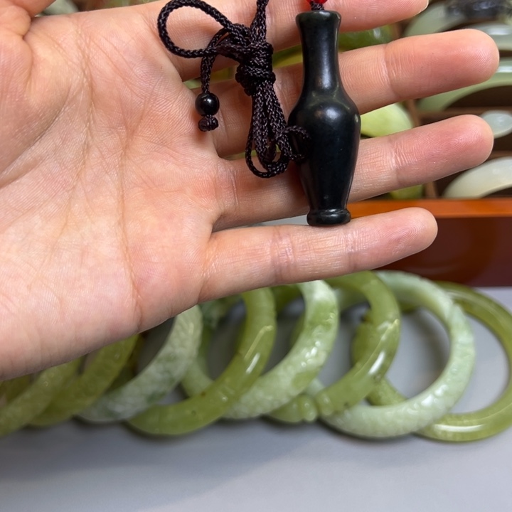 蛇纹石玉合金颈饰