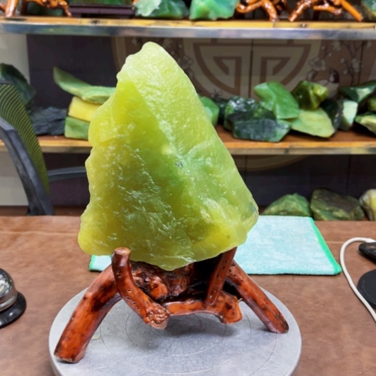 未镶嵌蛇纹石玉原石罗*美