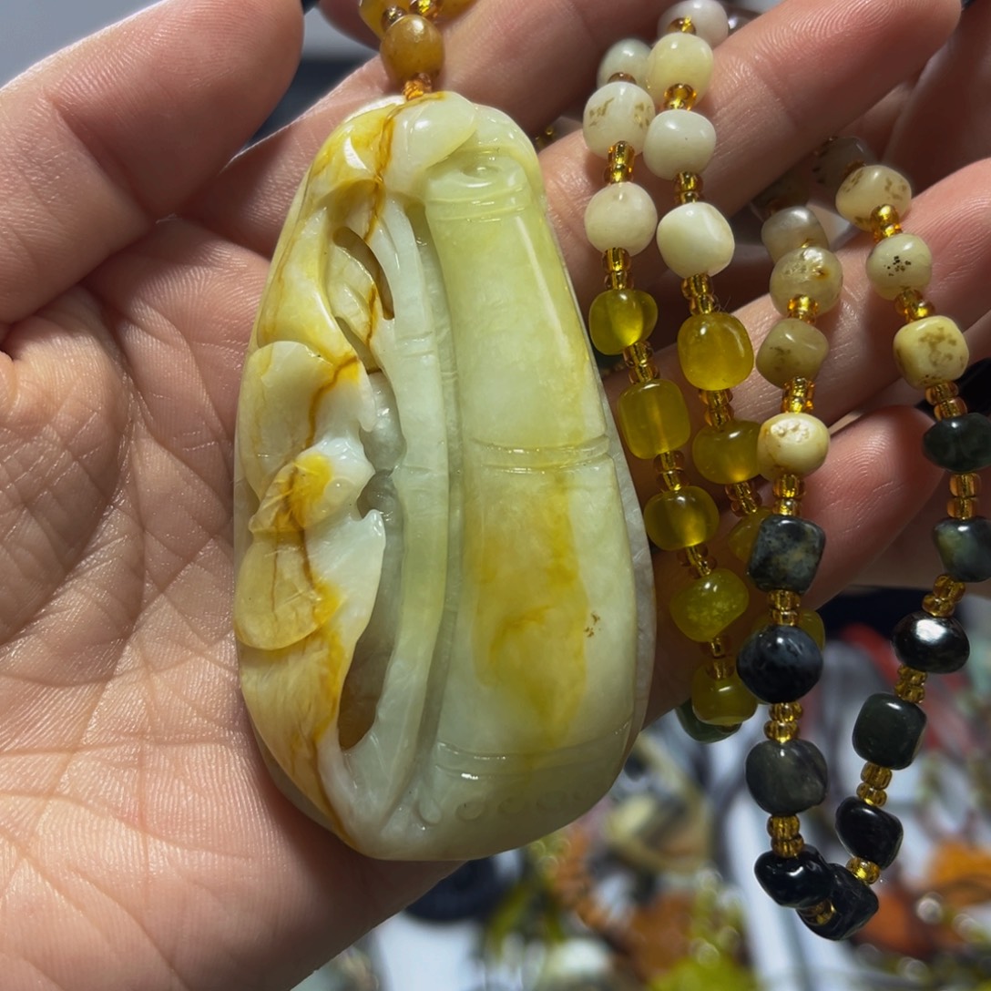 蛇纹石玉未镶嵌颈饰