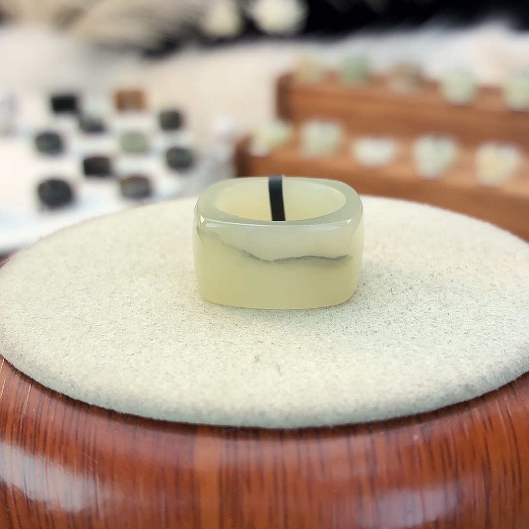 和田玉未镶嵌戒指i6飘墨方圆16.2mm