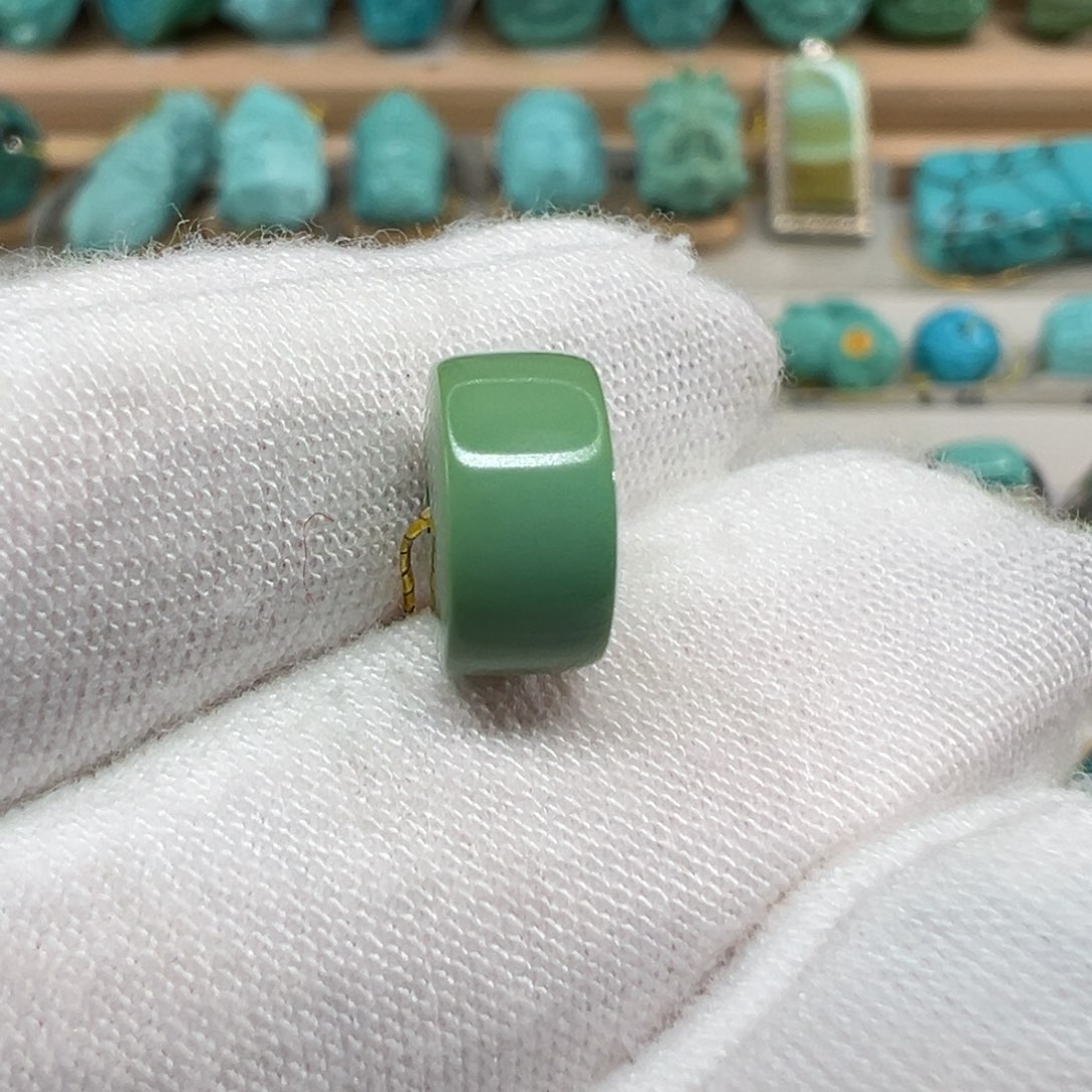 绿松石未镶嵌配饰直径9.5