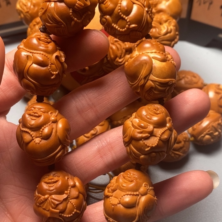 橄榄核手串雨**光橄榄核的颜色是