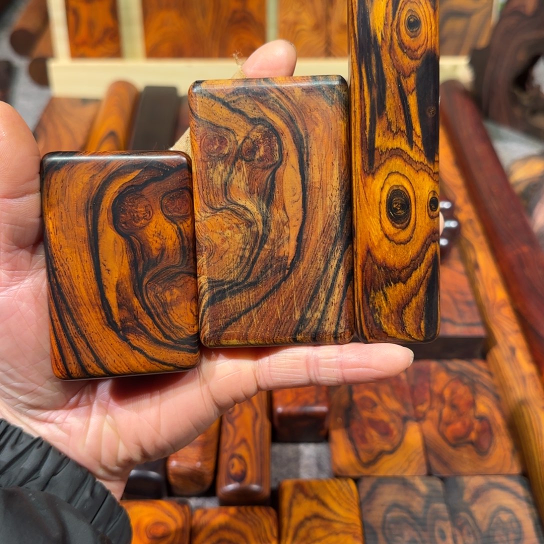 ༺***༻木微凹黄檀木料三块