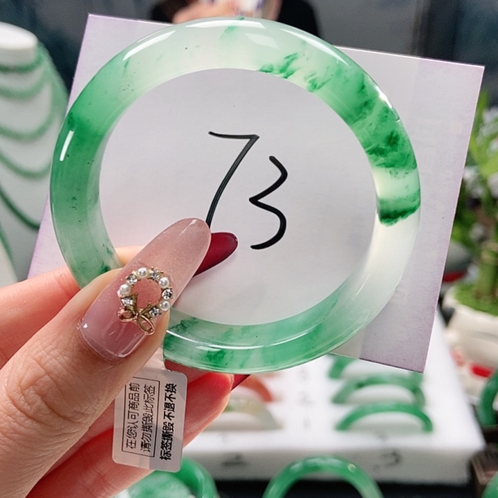 石英质玉手镯未镶嵌天然A货非洲翠手镯