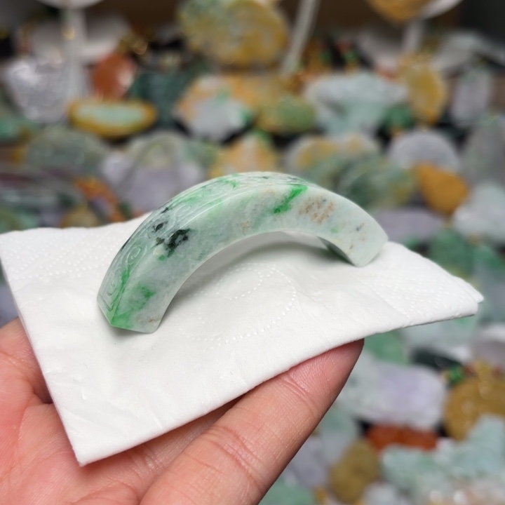 翡翠颈饰未镶嵌吊坠