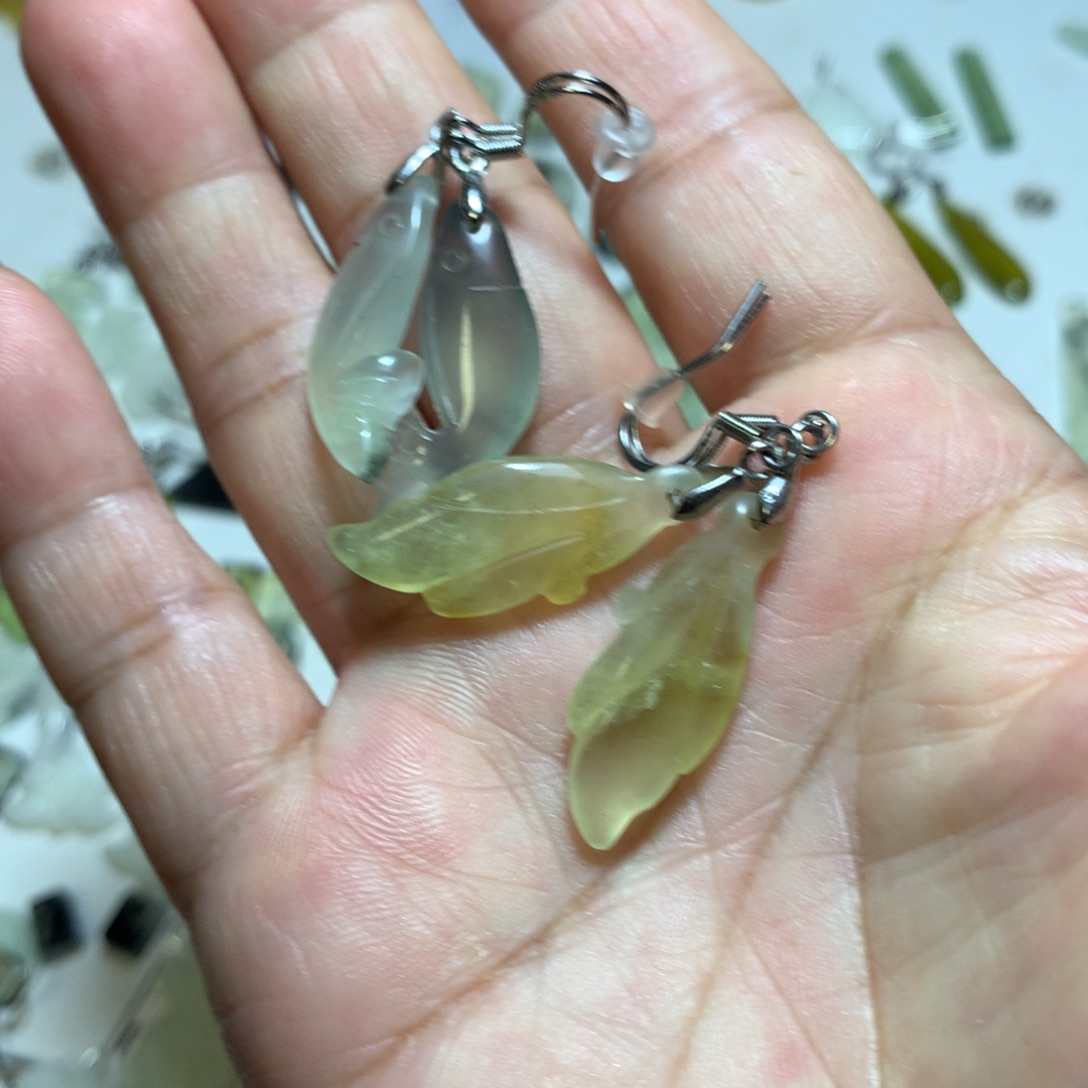 未镶嵌蛇纹石玉耳环