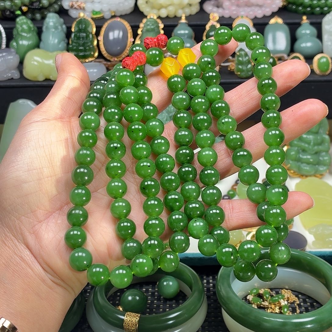 和田玉未镶嵌颈饰辣阳绿高色10漏