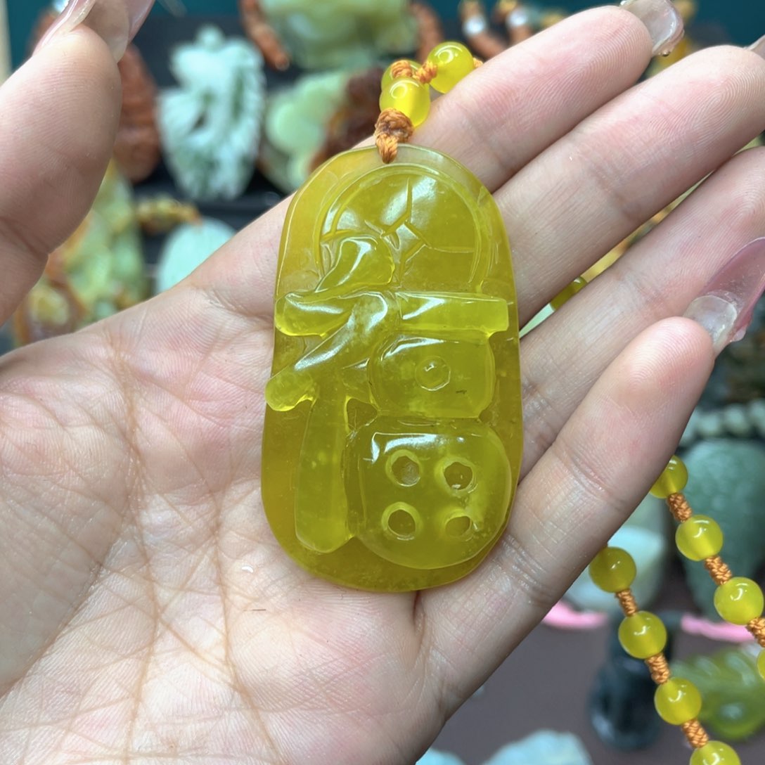 蛇纹石玉颈饰未镶嵌