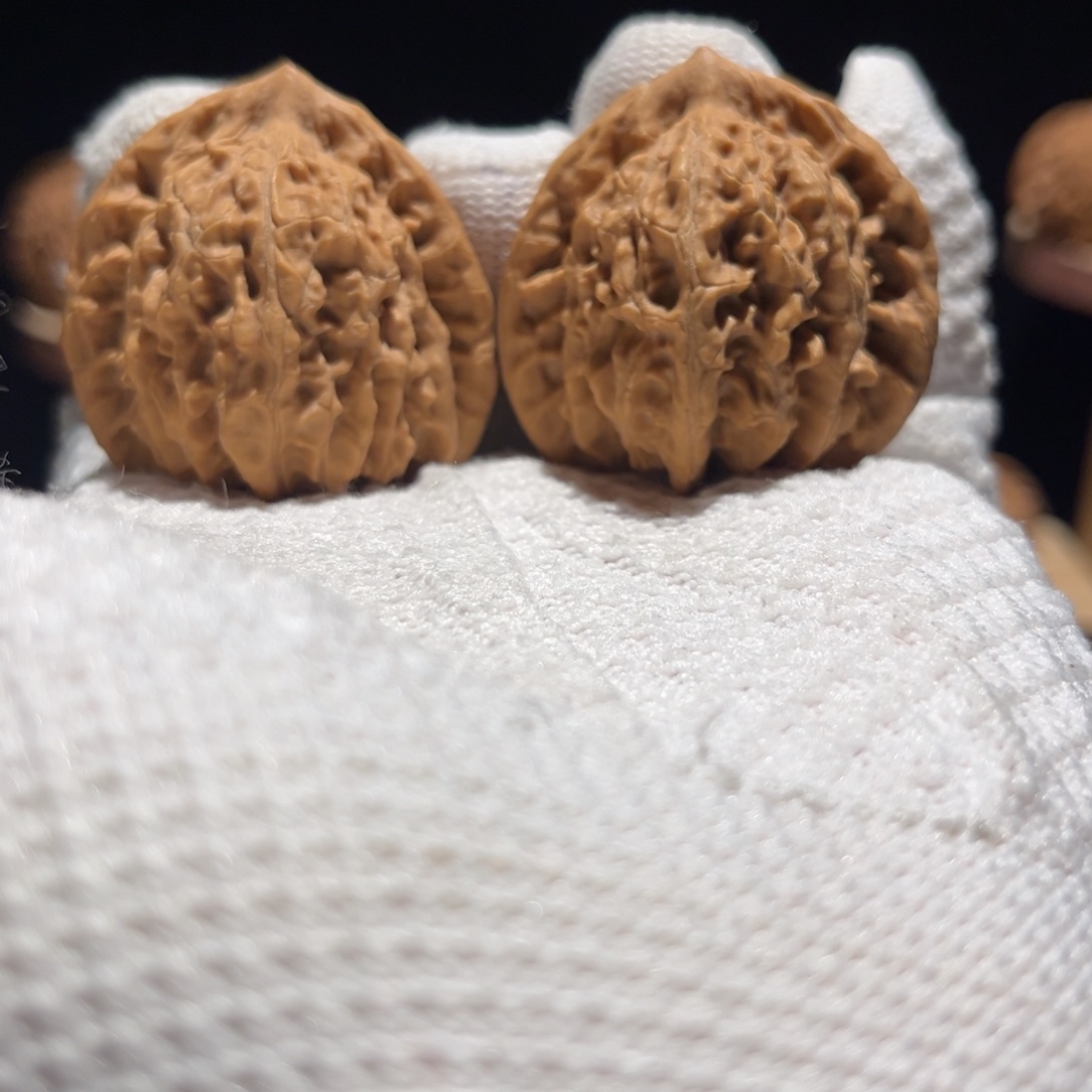 文玩核桃吊坠霞云岭虎头30