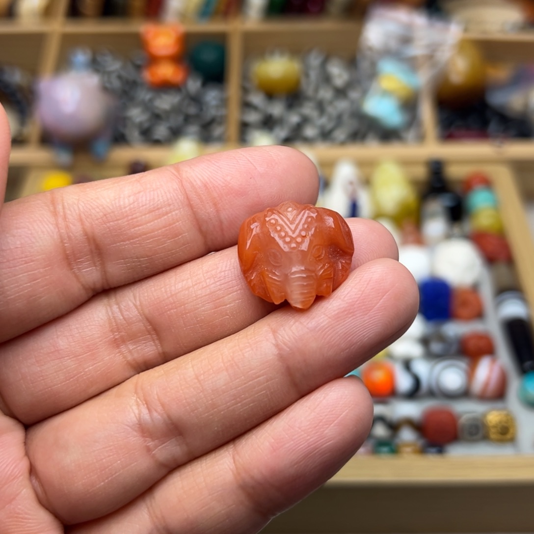南红玛瑙象神未镶嵌