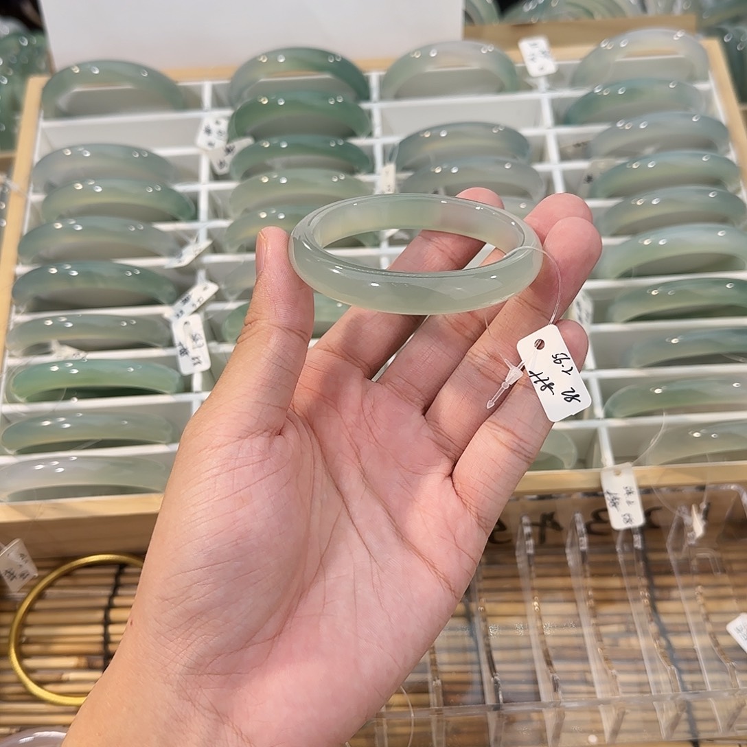 玛瑙/玉髓未镶嵌手镯圈口56.2