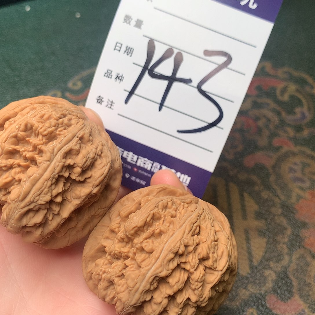 文玩核桃吊坠粗筋