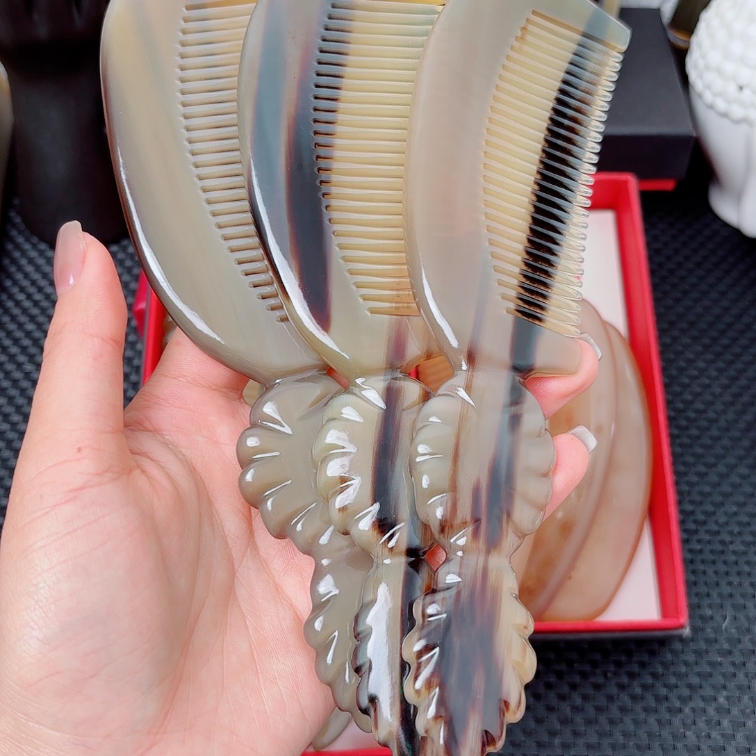 纯手工制作纯牛角梳子