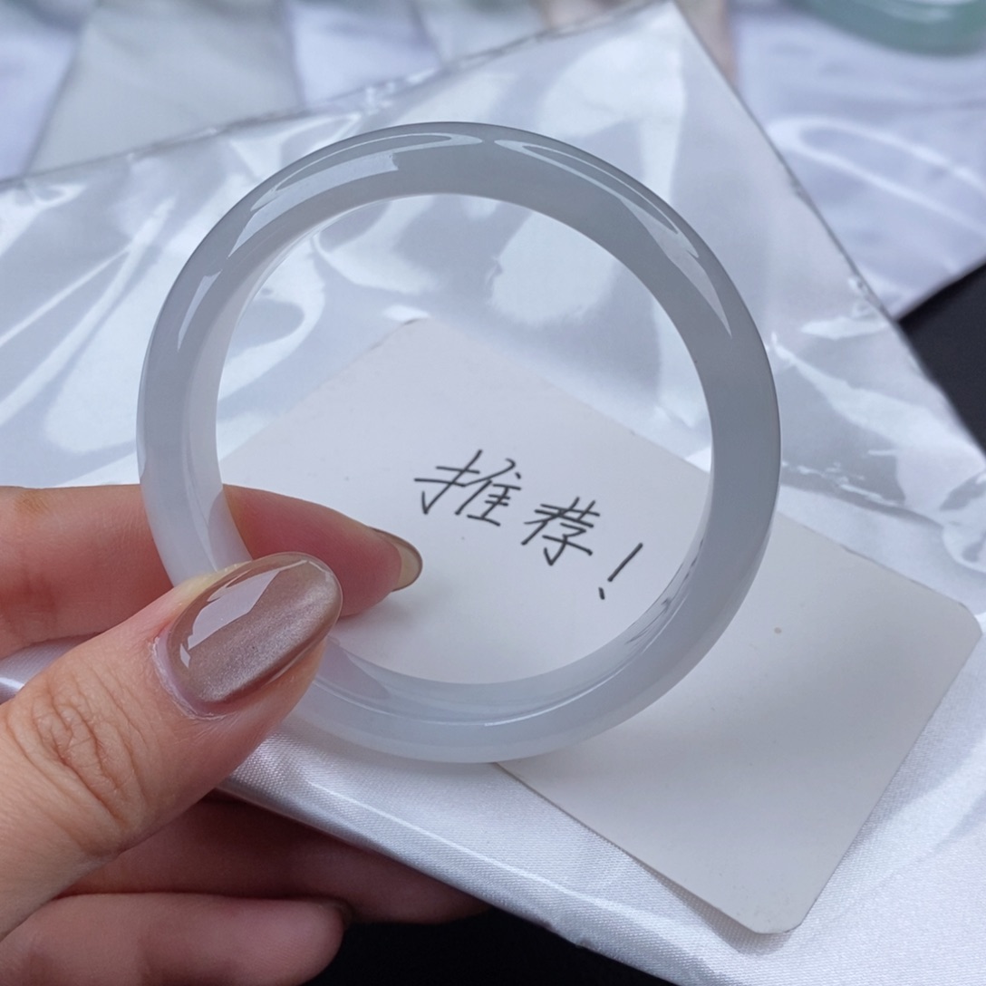 翡翠手镯未镶嵌天然翡翠手镯