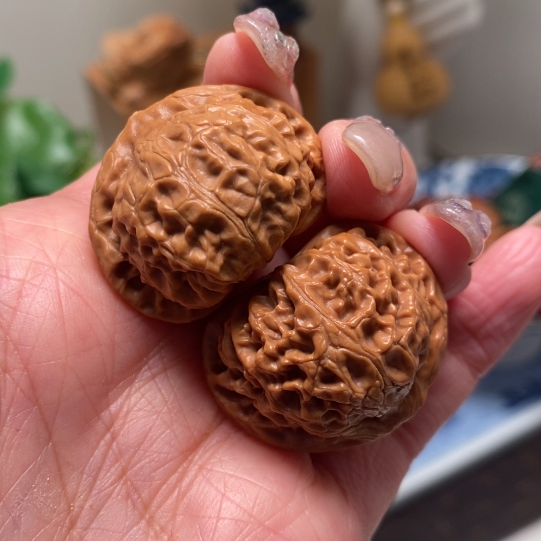 泉***文玩核桃把件全品宫灯