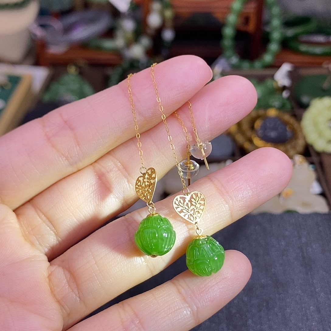 和田玉碧玉老料阳绿耳环18.K金清货价未镶嵌