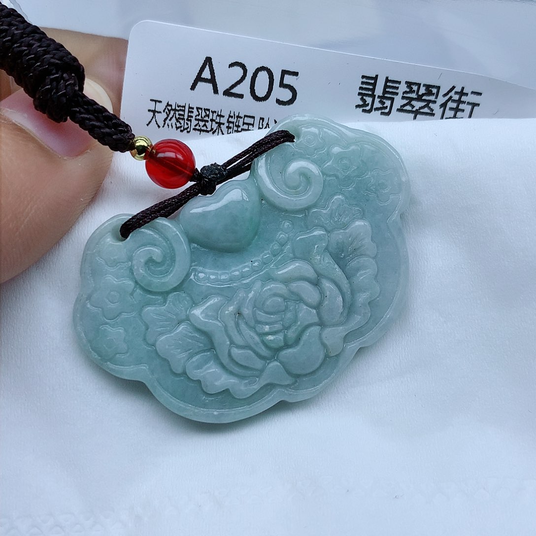 翡翠颈饰未镶嵌牌子