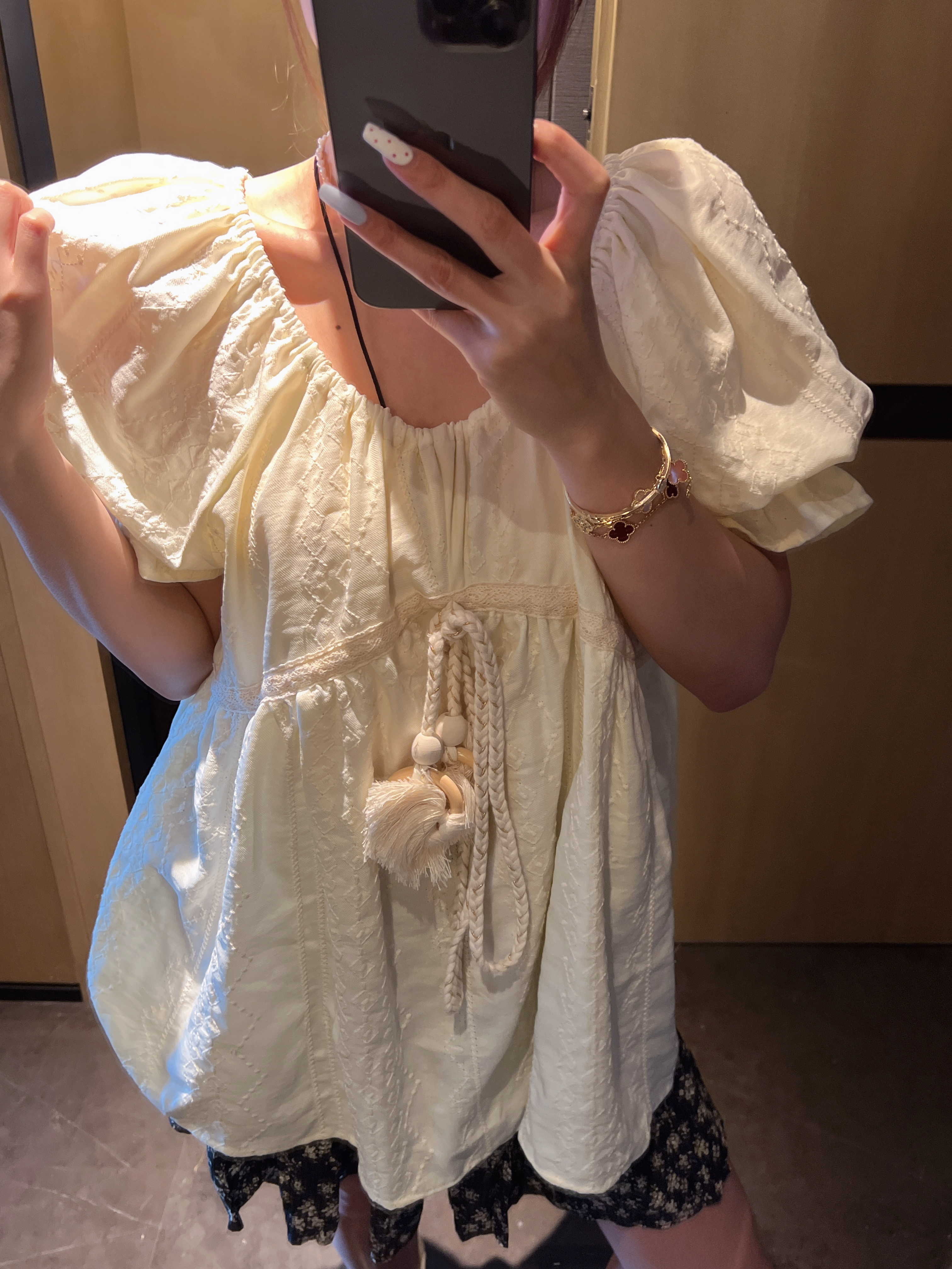 xxxwxz王希之  米杏色流苏系带一字领上衣刺绣拼接套头衬衫#13053