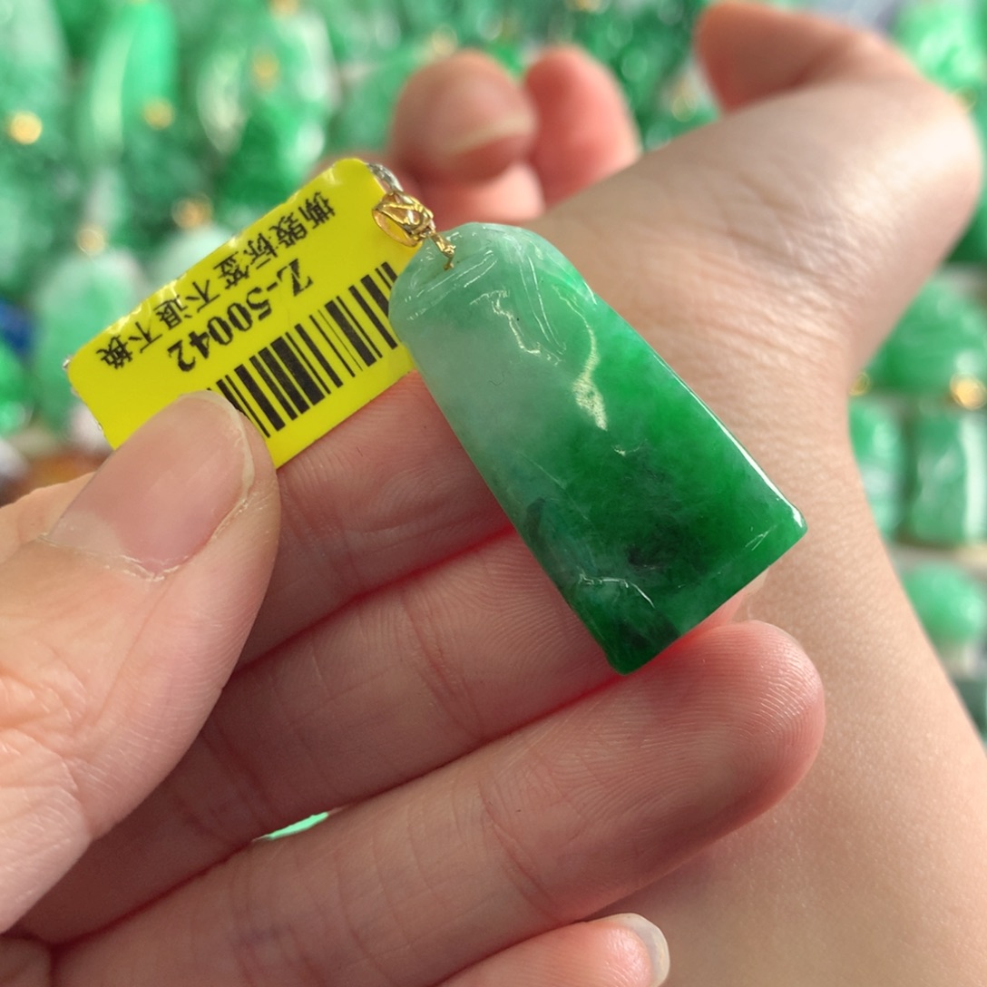 翡翠吊坠(不含链)18K金镶嵌
