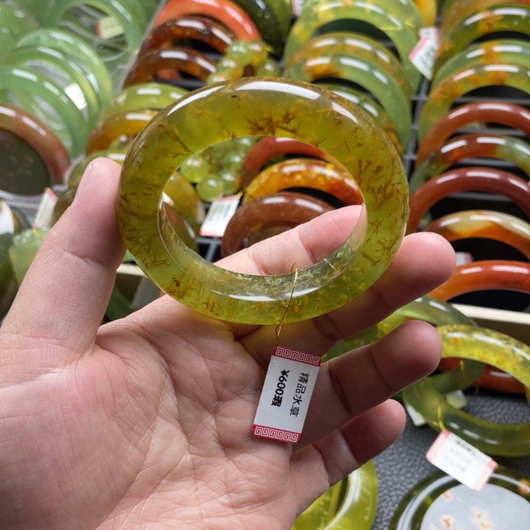 未镶嵌蛇纹石玉手镯有瑕