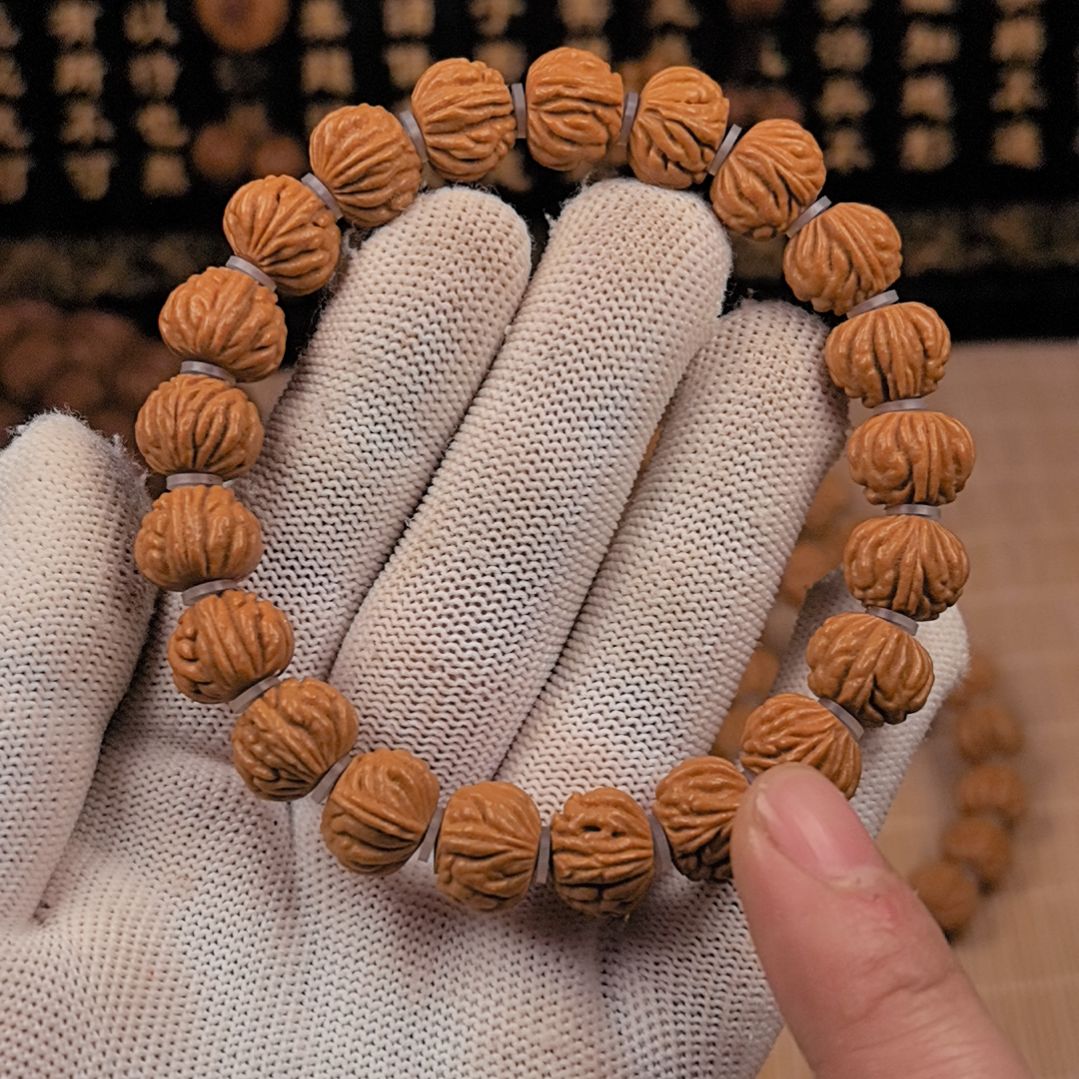 吊坠桃核小金豆手串