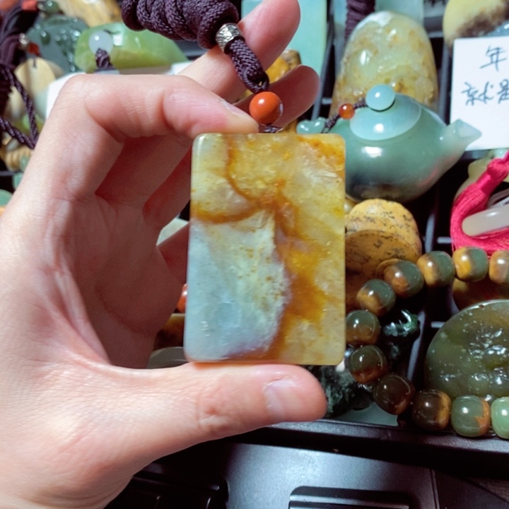 蛇纹石玉颈饰未镶嵌