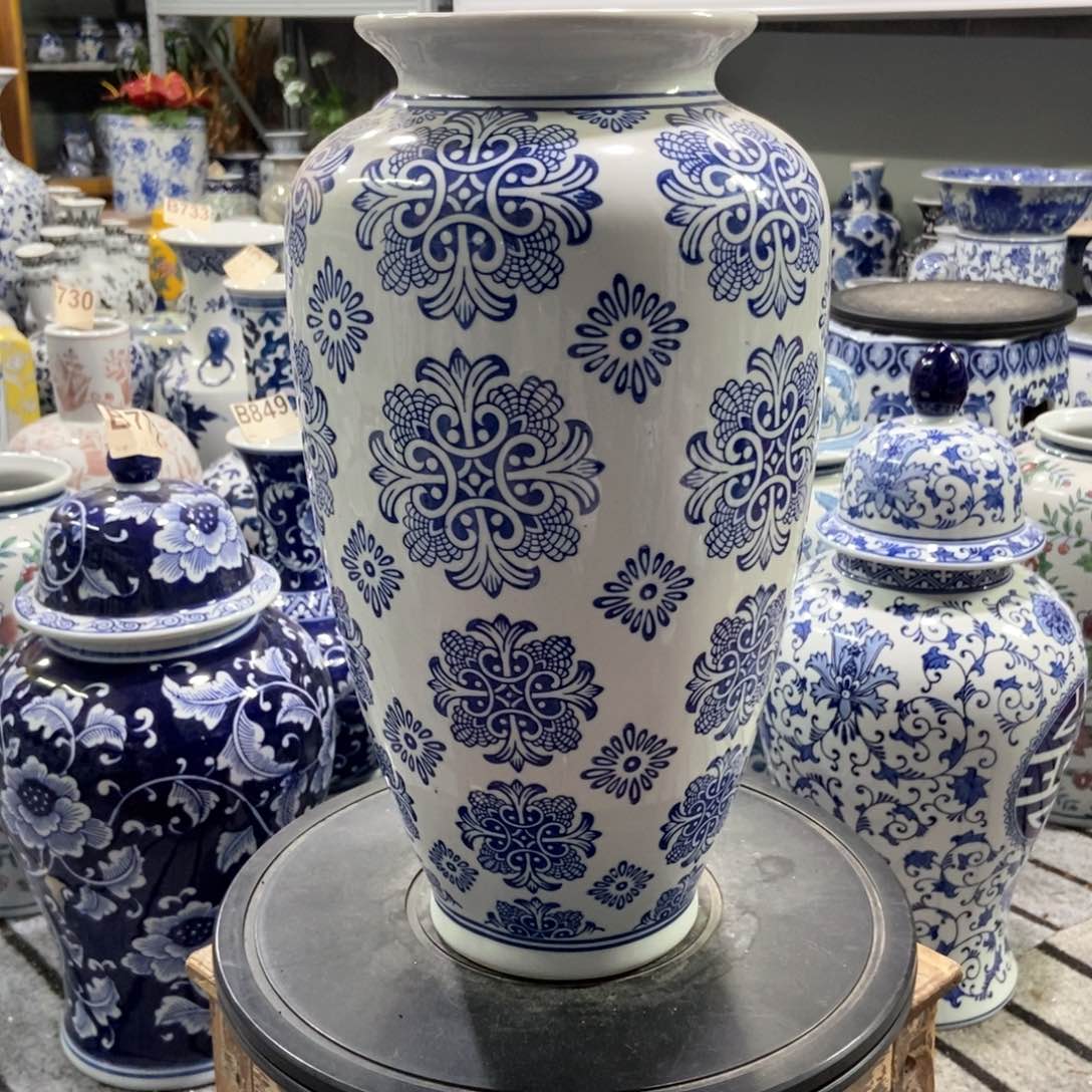 摆件花瓶手绘釉下彩