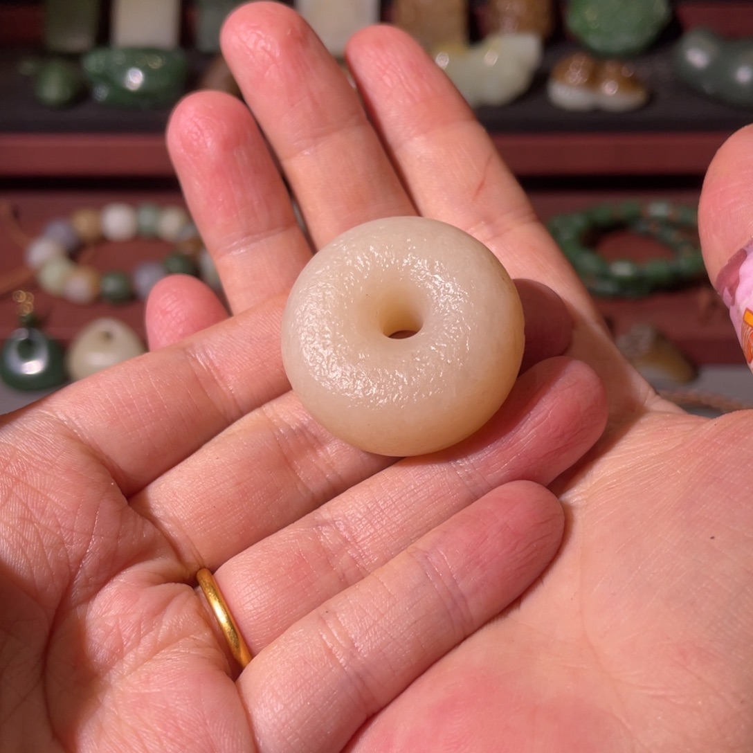 飞***鸟和田玉未镶嵌颈饰