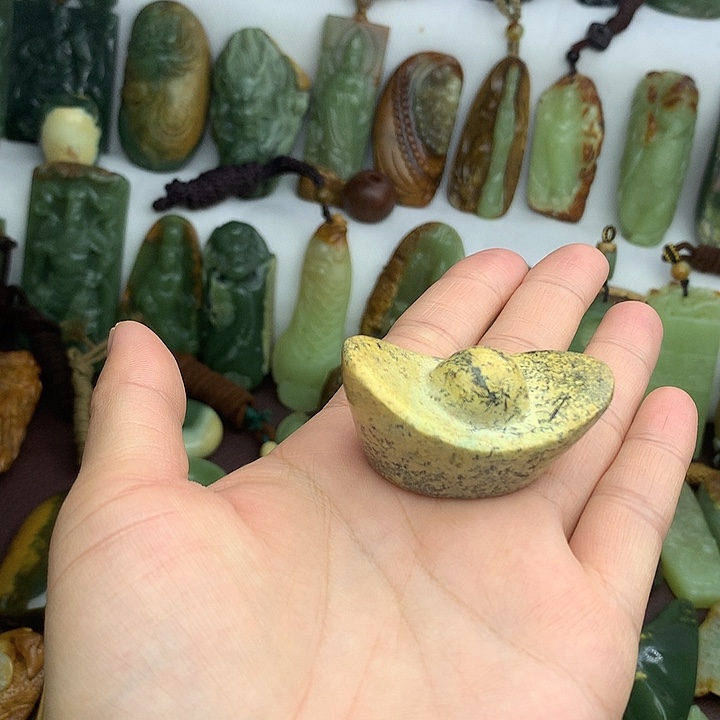 岫岩河磨玉（透闪石质玉）未镶嵌把件