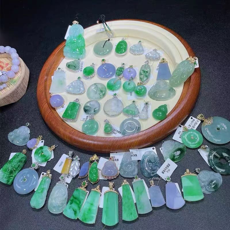 翡翠吊坠饰品挂坠，项链珠宝小饰品