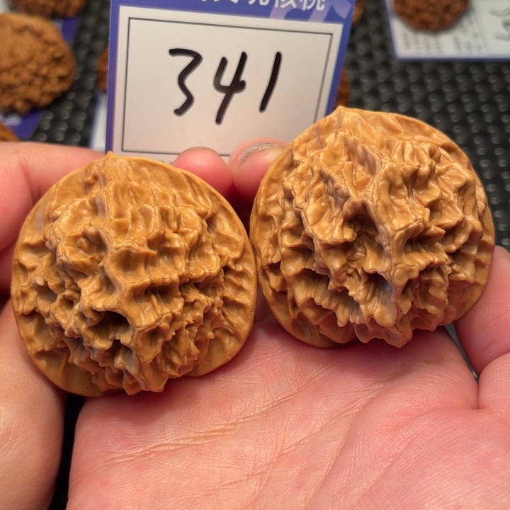 桃核把件48帝王341。。。