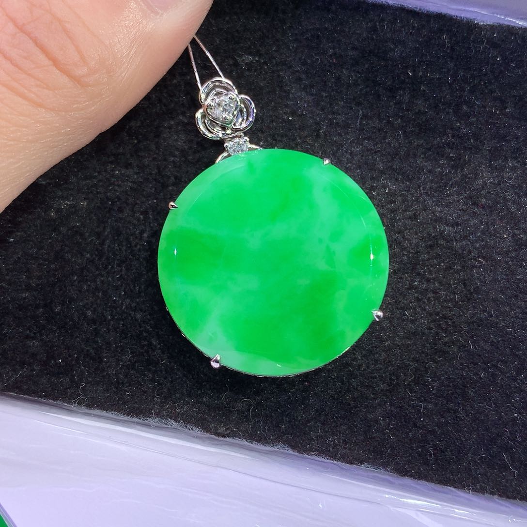 翡翠18K金镶嵌吊坠(赠链)