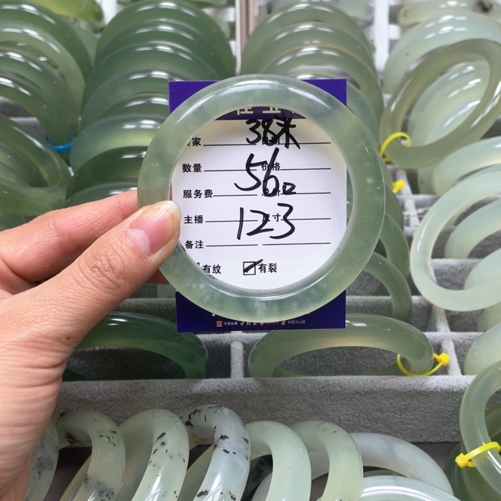 蛇纹石玉手镯未镶嵌女**.