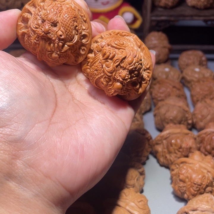 z*l白狮子雕刻的龙腾