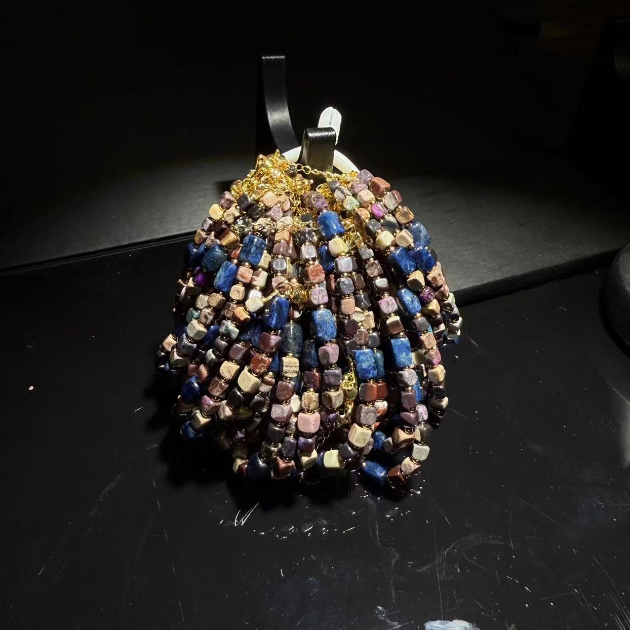 【皇后甄选】舒俱来老矿幻彩手链-多样性发其一