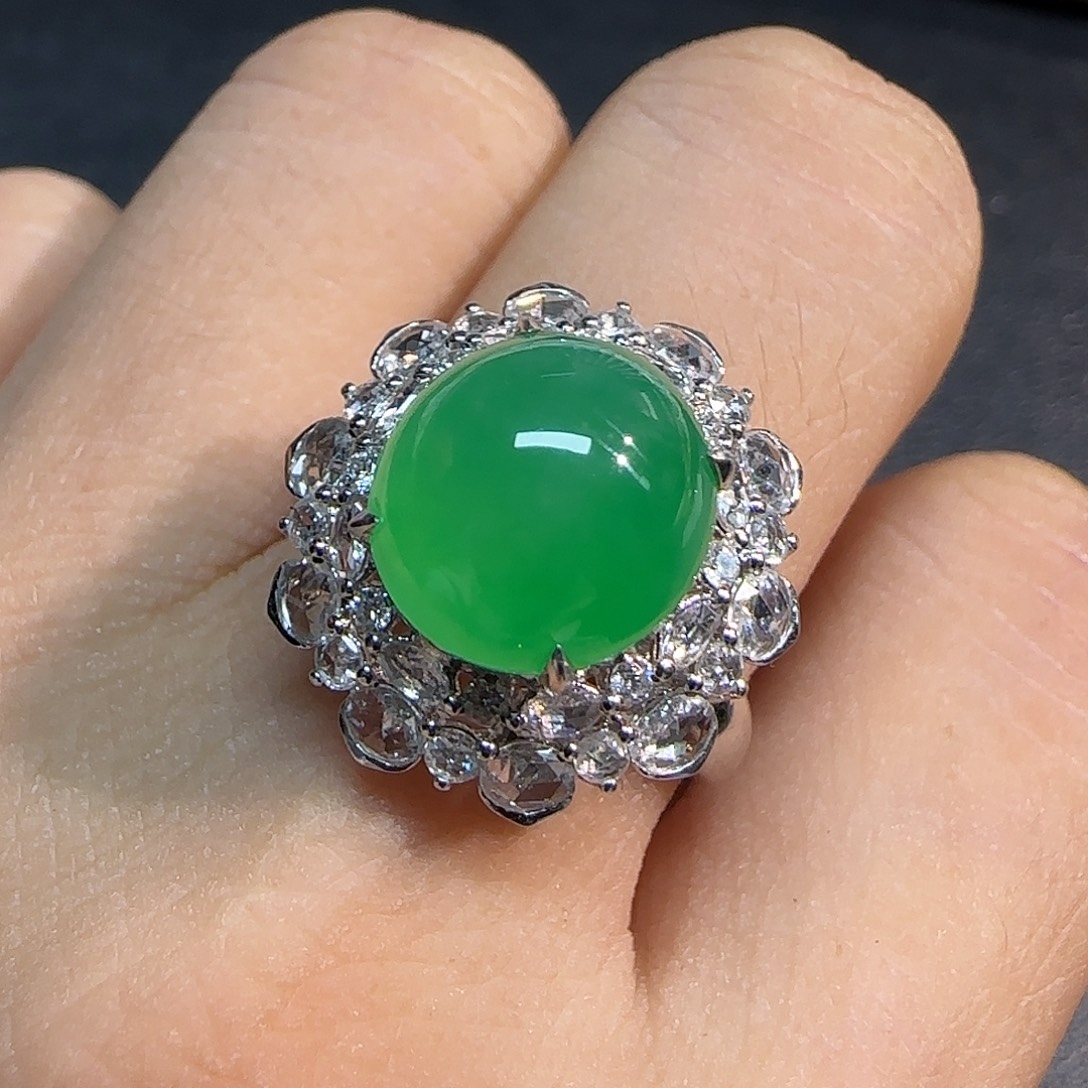 翡翠18K金镶嵌戒指蛋面