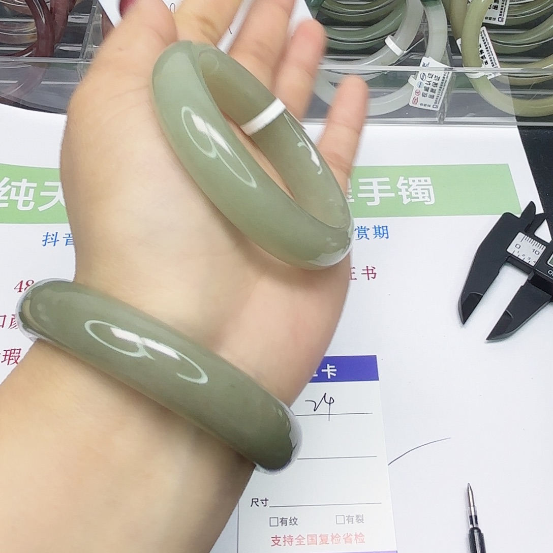 石英质玉未镶嵌手镯24/5352