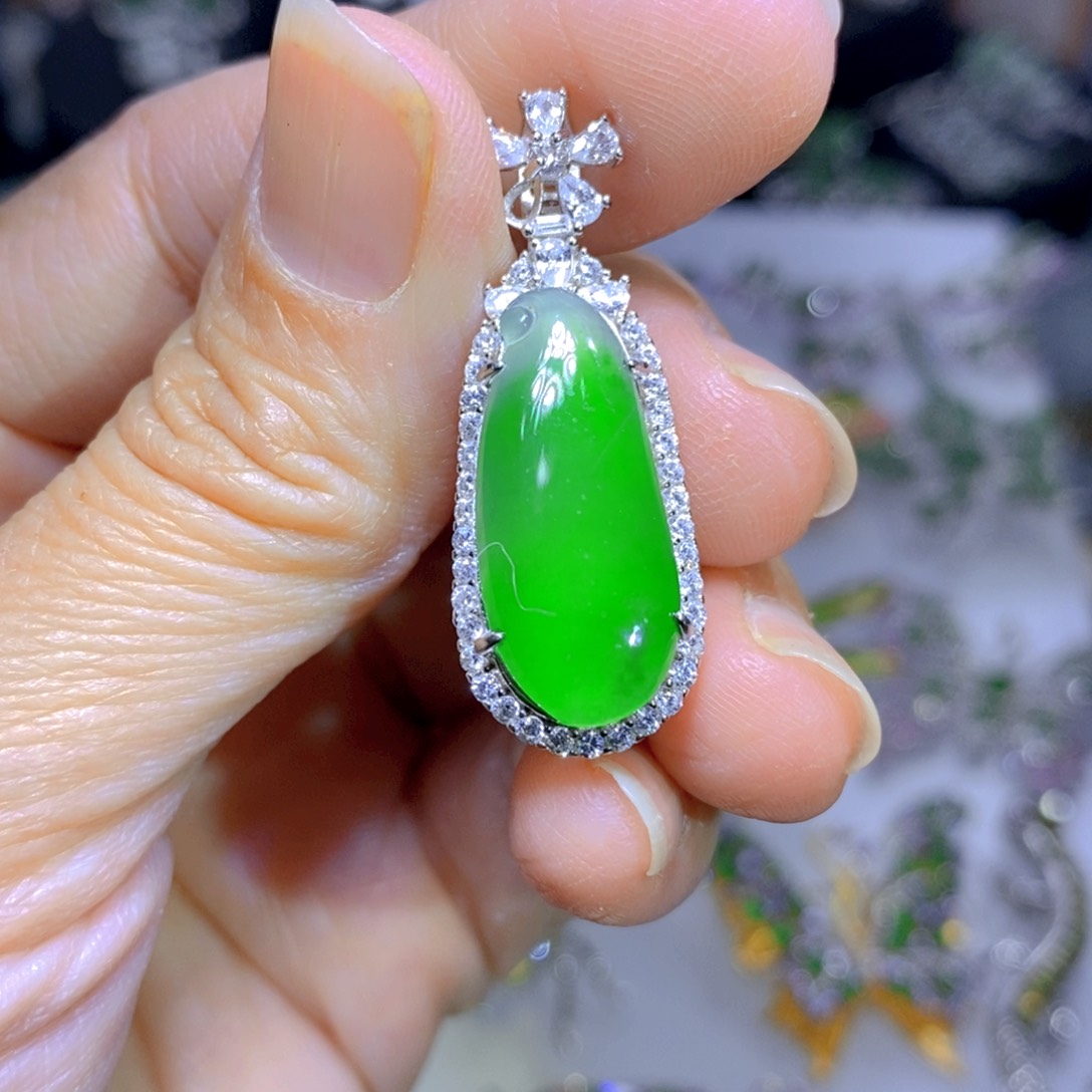 翡翠颈饰银S925镶嵌天然翡翠