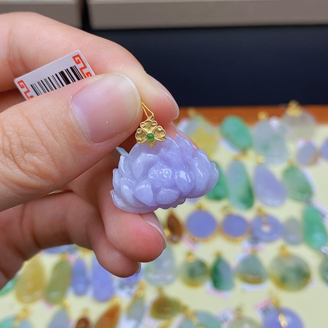 翡翠颈饰18K金镶嵌翡翠