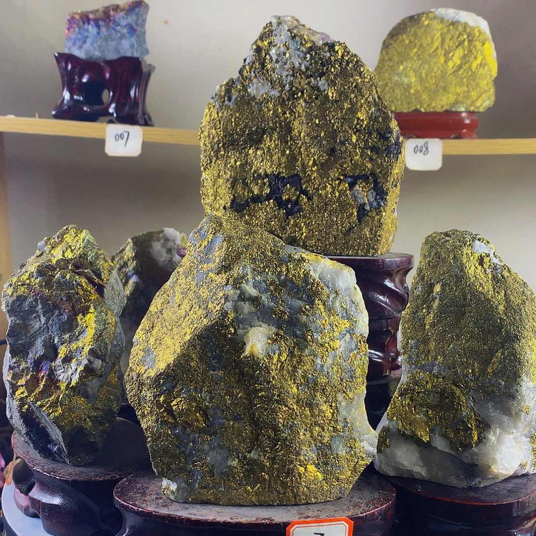 石材7号原矿石带底座