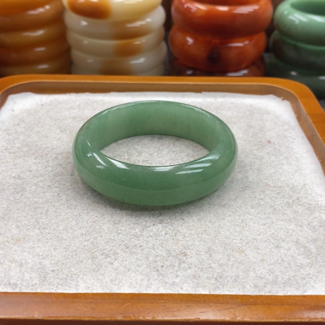 石英岩玉未镶嵌手镯（圆镯）